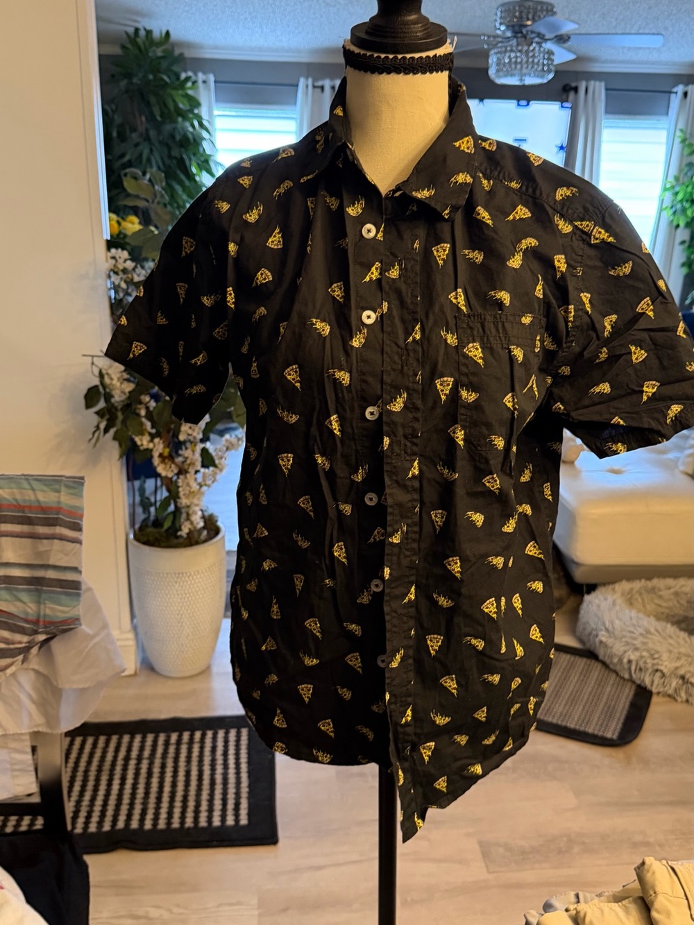 wonder nation Black Short-Sleeve Button-Up Shirt with Yellow Pizza Print